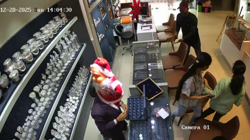 Hunsuru Jewellery Shop Robbery CCTV 2