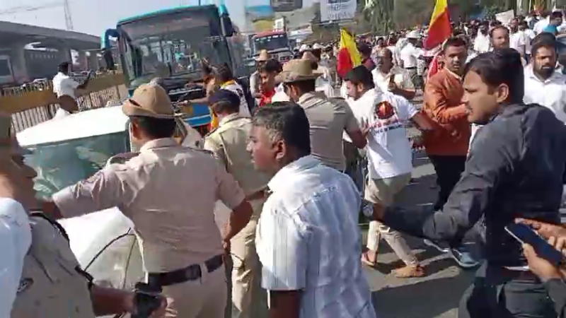 ಹೊಸ ರೂಲ್ಸ್ಗೆ ವಿರೋಧ - ಏರ್ಪೋರ್ಟ್ ಅಥಾರಿಟಿ ವಿರುದ್ಧ ಸಿಡಿದೆದ್ದ ಟ್ಯಾಕ್ಸಿ ಚಾಲಕರು 1 Kempegowda Airport Taxi Drivers Protest