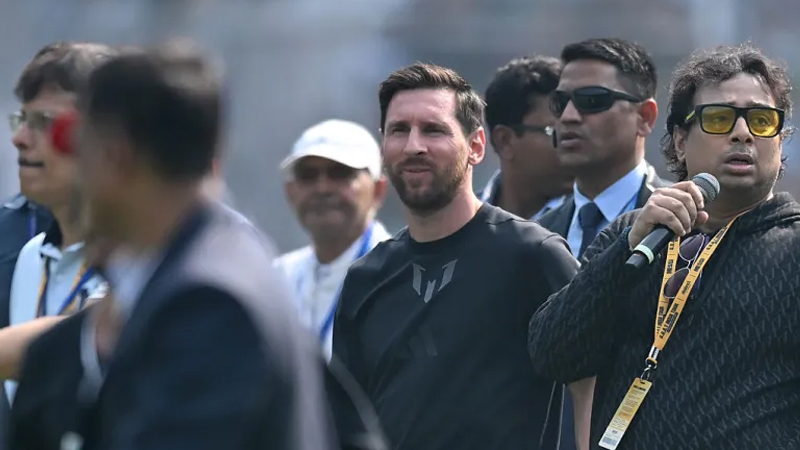 1 ಗಂಟೆಯ ಕಾರ್ಯಕ್ರಮ, 22 ನಿಮಿಷಕ್ಕೆ ಮೆಸ್ಸಿ ಹೊರಟಿದ್ದೇಕೆ? - ಇಲ್ಲಿದೆ ಅಸಲಿ ಕಾರಣ 4 Lionel Messi 2