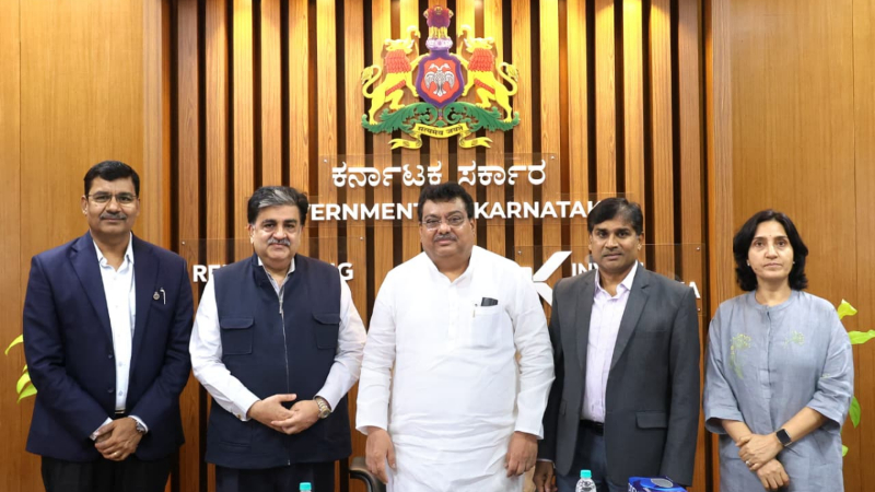 ಮೊಬೈಲ್, ಎಲೆಕ್ಟ್ರಾನಿಕ್ಸ್ ಬಿಡಿಭಾಗ ತಯಾರಿಕೆಗೆ ವಿಷನ್ ಡಾಕ್ಯುಮೆಂಟ್: ಎಂ.ಬಿ ಪಾಟೀಲ್ 3 MB Patil Vision Document Meeting 1