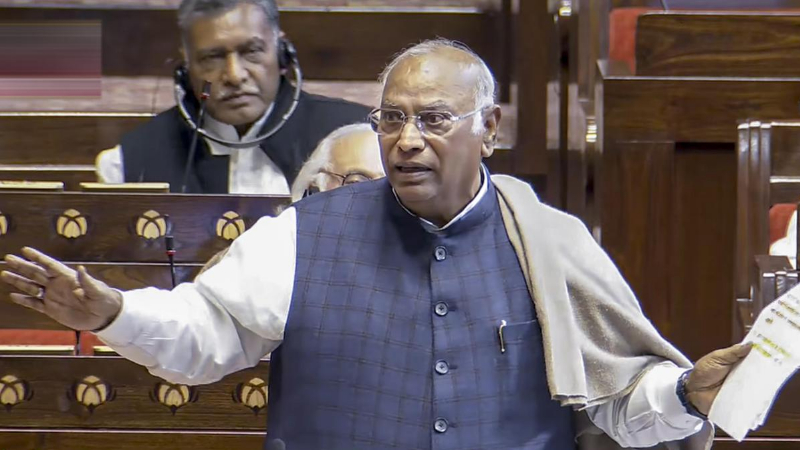 ಕಾಂಗ್ರೆಸ್ ವಂದೇ ಮಾತರಂ ವಿಭಜಿಸದಿದ್ದರೆ ದೇಶ ವಿಭಜನೆಯಾಗುತ್ತಿರಲಿಲ್ಲ: ಅಮಿತ್ ಶಾ 3 Mallikarjun Kharge