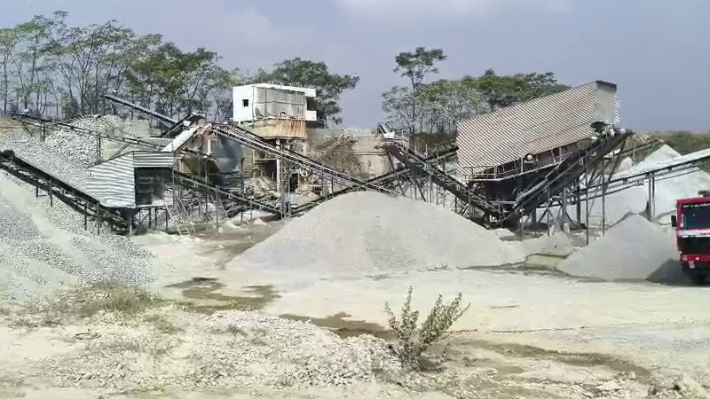 ಮಂಡ್ಯ | ಗಣಿಗಾರಿಕೆ ಪ್ರಪಾತಕ್ಕೆ ಬಿದ್ದ ಟಿಪ್ಪರ್ - ಚಾಲಕ ಸಾವು 4 Mandya Mining 3