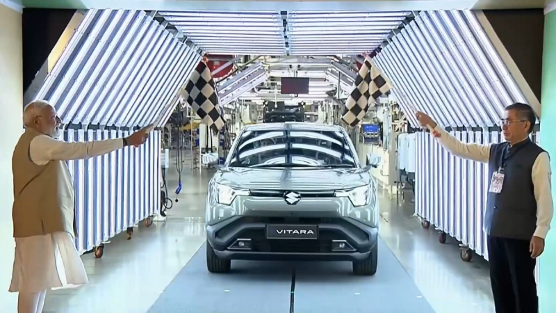 PM Narendra Modi Flags Off Maruti Suzuki E Vitara 1 2