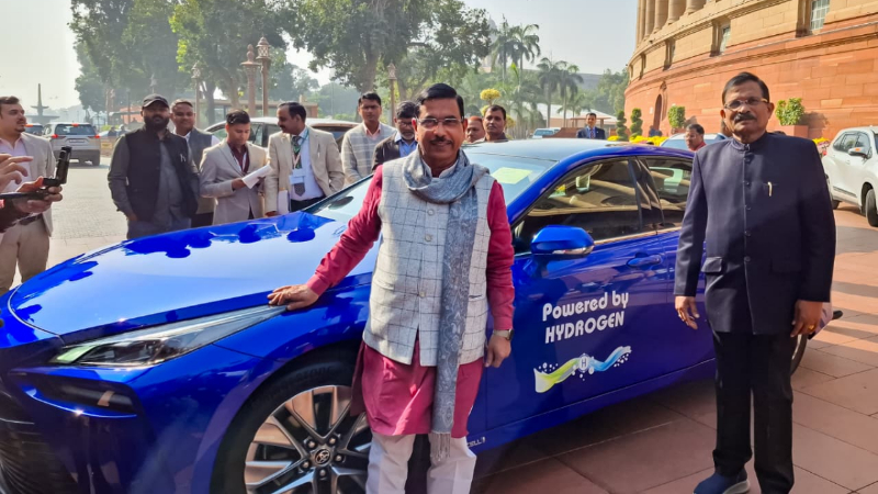 ಭಾರತವಿನ್ನು ಹೈಡ್ರೋಜನ್ ಚಾಲಿತ ರಾಷ್ಟ್ರ - ಗ್ರೀನ್ ಎನರ್ಜಿ ಕಾರು ಚಲಾಯಿಸಿದ ಸಚಿವ ಪ್ರಹ್ಲಾದ್ ಜೋಶಿ 2 Pralhad Joshi Hydrogen Car 1