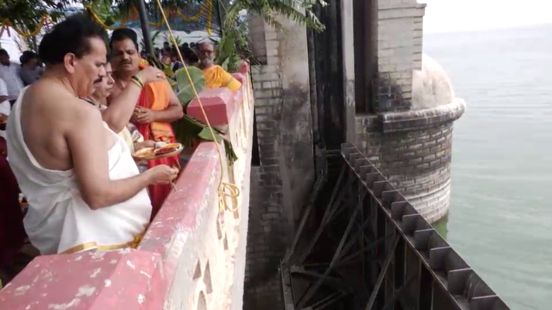 Tungabhadra crest gate replacement work begins Maha Sudarshan Raksha Homa 2 1