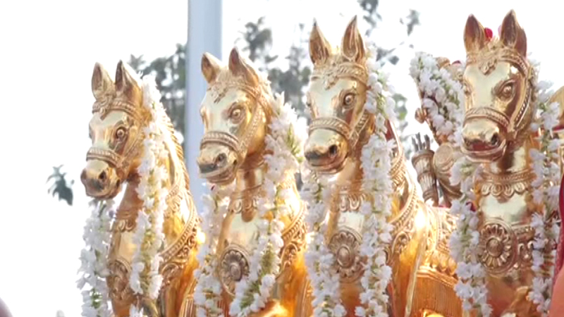 ಉಡುಪಿ ಕೃಷ್ಣನಿಗೆ ಪಾರ್ಥಸಾರಥಿ ಚಿನ್ನದ ರಥ ಸಮರ್ಪಣೆ 4 Udupi 3