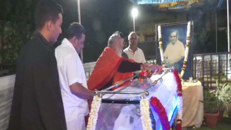 ತಂದೆಯನ್ನು ನೆನೆದು ಭಾವುಕರಾದ ಸಚಿವ ಎಸ್.ಎಸ್ ಮಲ್ಲಿಕಾರ್ಜುನ್ 3 Veteran Congress leader Shamanur Shivashankarappa passes away