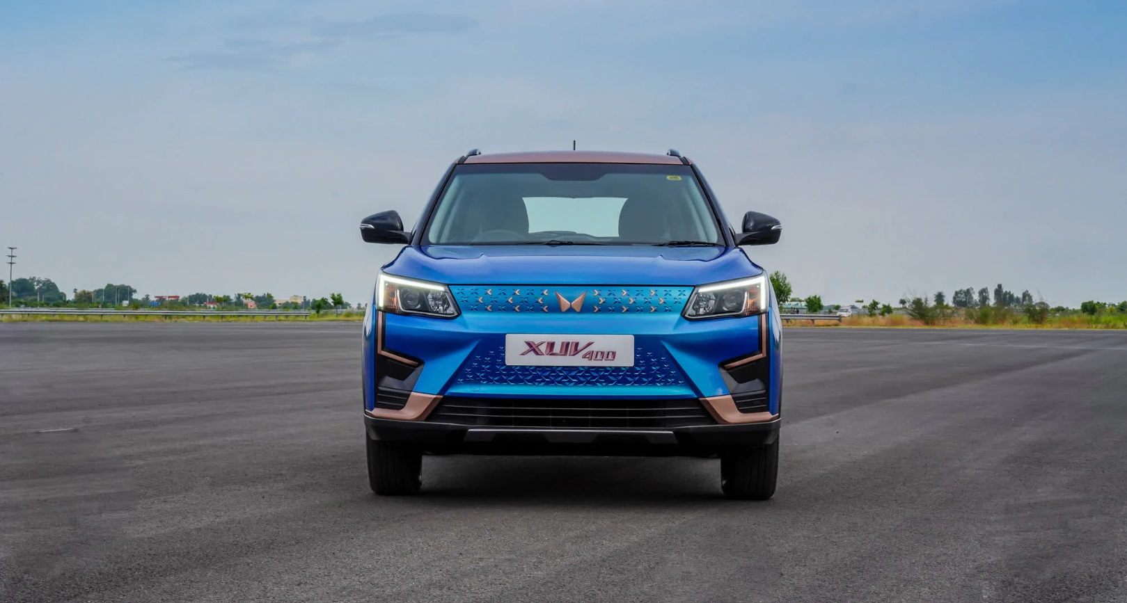 XUV 400 1