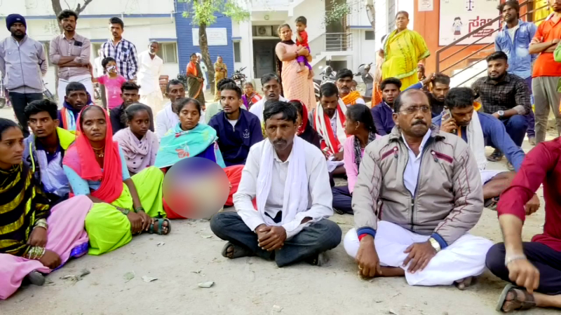 ಹೆರಿಗೆ ವೇಳೆ ಹೊಟ್ಟೆಯಲ್ಲಿಯೇ ಮಗು ಸಾವು - ವೈದ್ಯರ ವಿರುದ್ಧ ಕುಟುಂಬಸ್ಥರ ಆಕ್ರೋಶ 1 Yadagiri Protest 1