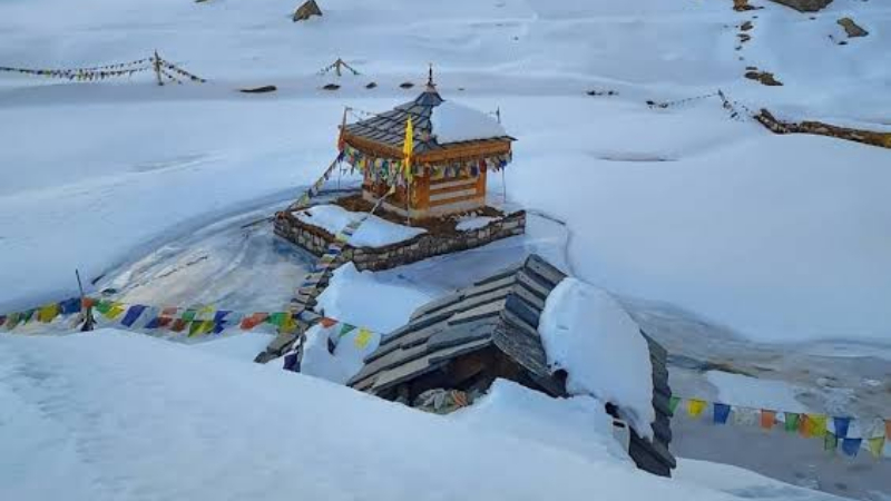 ವಿಶ್ವದ ಅತಿ ಎತ್ತರದ ಶ್ರೀಕೃಷ್ಣನ ದೇವಾಲಯ ಇದು - ಇಲ್ಲಿ ಟೋಪಿಯಲ್ಲಿ ನಿರ್ಧಾರವಾಗುತ್ತೆ ನಿಮ್ಮ ಭವಿಷ್ಯ 8 Yulla Kanda Krishna Temple Himachal Pradesh 4