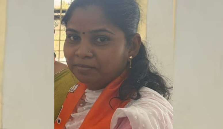 a bjp worker committed suicide by setting herself on fire in kalaburagi 1