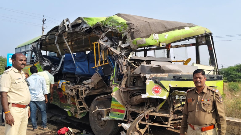 accident between transport bus and lorry Lokapura Bagalkote 2