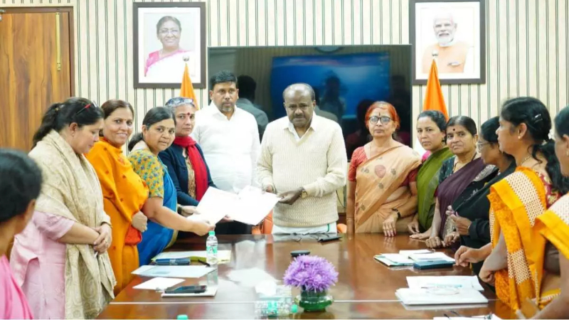 ಅಂಗನವಾಡಿ, ಅಕ್ಷರ ದಾಸೋಹ, ಆಶಾ ನೌಕರರ ಬೇಡಿಕೆ ಬಹುತೇಕ ಈಡೇರಿಕೆಗೆ ಕೇಂದ್ರ ಸಮ್ಮತಿ 1 anganwadi asha workers h.d.kumaraswamy