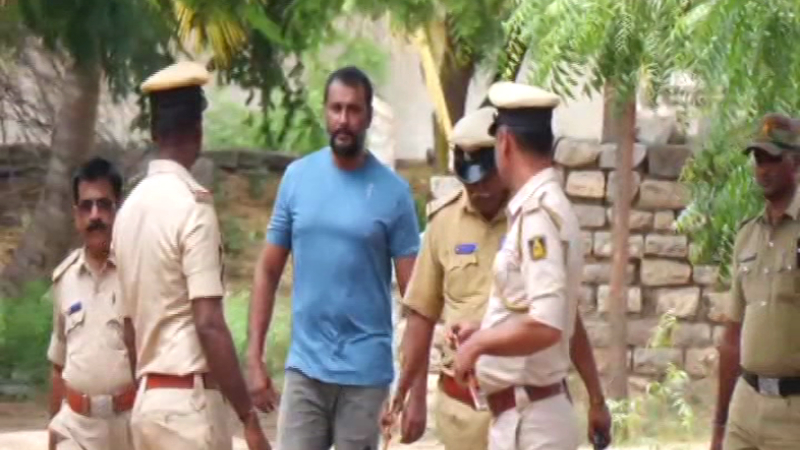 ಪರಪ್ಪನ ಅಗ್ರಹಾರ ಜೈಲಿನಲ್ಲಿ ನಟ ದರ್ಶನ್ ಲೈಫ್ಸ್ಟೈಲ್ ಹೇಗಿದೆ? - ಇಲ್ಲಿದೆ ಡೀಟೆಲ್ಸ್ 7 darshan ballari jail 1