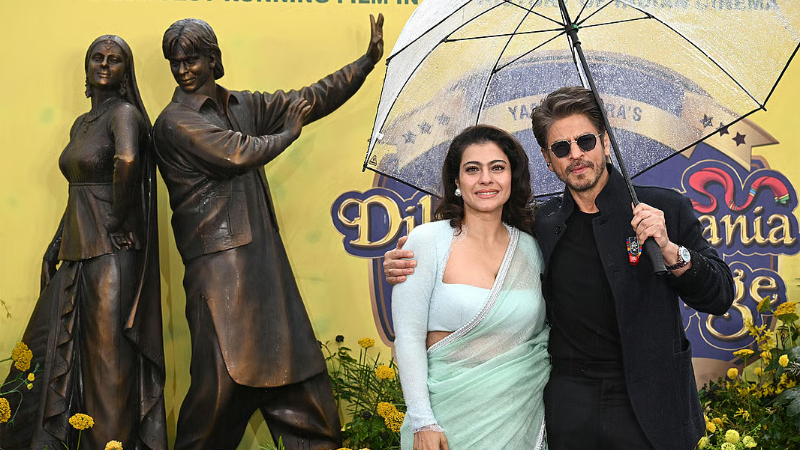 shah rukh khan kajol statue