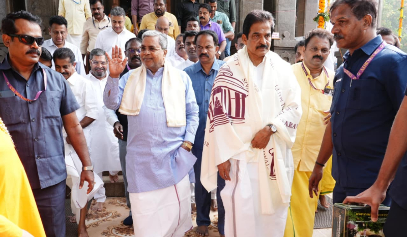 ಇತ್ತ ಕೋಗಿಲು ಲೇಔಟ್ ಜಟಾಪಟಿ, ಅತ್ತ ಕೇರಳ & ಕರ್ನಾಟಕ ಸಿಎಂ ಹ್ಯಾಂಡ್ಶೇಕ್ 3 siddaramaiah kerala