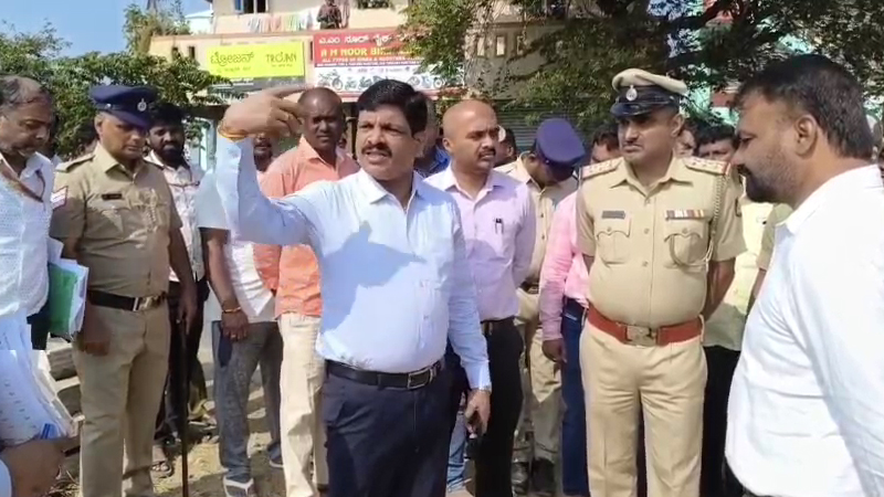 ಕೋಟ್ಯಂತರ ರೂಪಾಯಿ ಮೌಲ್ಯದ ಸರ್ಕಾರಿ ಗೋಮಾಳ ಒತ್ತುವರಿ ತೆರವು 5 Anekal 2