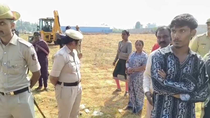 ಕೋಟ್ಯಂತರ ರೂಪಾಯಿ ಮೌಲ್ಯದ ಸರ್ಕಾರಿ ಗೋಮಾಳ ಒತ್ತುವರಿ ತೆರವು 4 Anekal