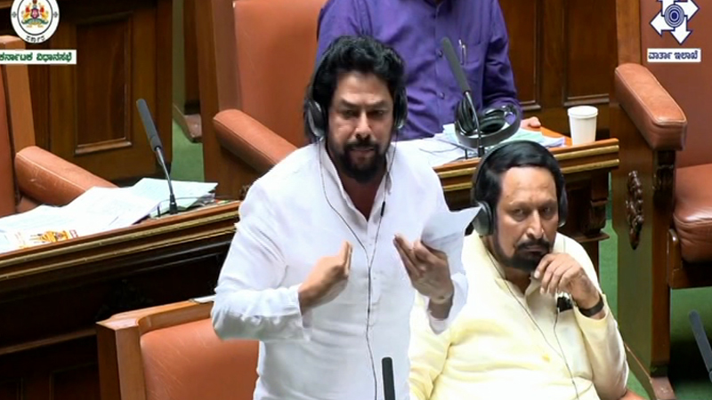 ಬಳ್ಳಾರಿ ಬ್ಯಾನರ್ ಗಲಭೆ; ಸದನದಲ್ಲಿ ಶಾಸಕ ನಾಗೇಂದ್ರ - ಜನಾರ್ದನ ರೆಡ್ಡಿ ನಡುವೆ ಮಾತಿನ ʻಫೈರಿಂಗ್ʼ 3 B Nagendra 2