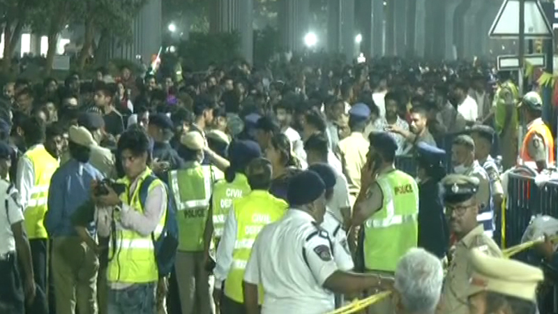 New Year 2026 | ಎಣ್ಣೆ ಏಟಲ್ಲಿ ಪೊಲೀಸರಿಗೆ ಯುವಕ ಅವಾಜ್ - ಕುಡಿದು ರಂಪಾಟ ಮಾಡಿದ ಯುವತಿ 5 Bengaluru New Year