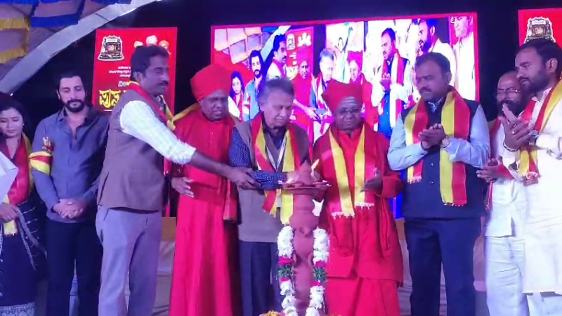 ರಾಜ್ಯಮಟ್ಟದ ಬೃಹತ್ ವೀರಲೋಕ ಪುಸ್ತಕ ಸಂತೆಗೆ ಚಾಲನೆ ನೀಡಿದ ಡಾ.ಬರಗೂರು ರಾಮಚಂದ್ರಪ್ಪ 1 Bidar Book fair 1