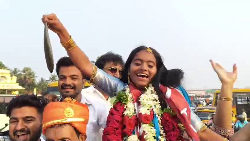 Bigg Boss runner up Rakshita Shetty gets a grand welcome in Padubidri