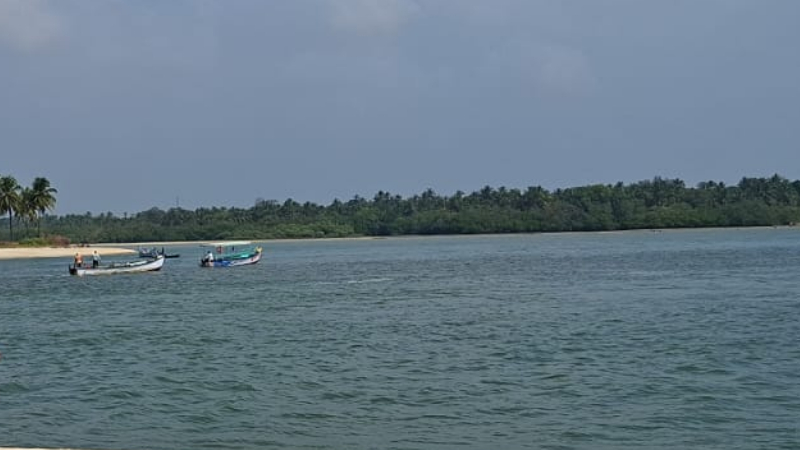 Boat capsizes due to strong waves 15 tourists rescued four in critical condition in Udupi