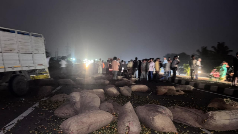 Bolero pickup overturns after tire bursts in Arsikere three dead on the spot