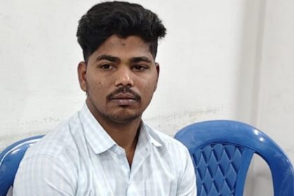 Chikkajamburu village accountant caught by lokayukta for accepting bribe