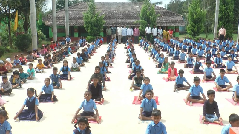ಮೂಡಿಗೆರೆ | ಸರ್ಕಾರಿ ಶಾಲಾ ಮಕ್ಕಳಿಗೆ ವಿಮಾನ ಪ್ರವಾಸ ಭಾಗ್ಯ 5 Chikkamagaluru School 3