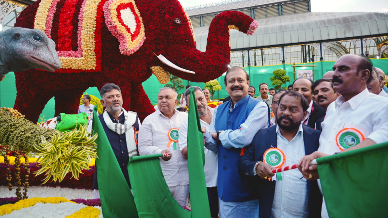 219ನೇ ಫಲಪುಷ್ಪ ಪ್ರದರ್ಶನ ಉದ್ಘಾಟಿಸಿದ ಡಿಸಿಎಂ - ಹೂವಲ್ಲೇ ತೇಜಸ್ವಿ ವಿಸ್ಮಯ ಲೋಕ ಸೃಷ್ಟಿ 4 Flower Show 1