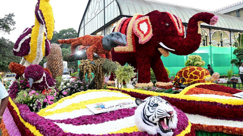 ಲಾಲ್ಬಾಗ್ ಪ್ಲವರ್ ಶೋಗೆ ಭರ್ಜರಿ ರೆಸ್ಪಾನ್ಸ್ - ಎರಡೇ ದಿನದಲ್ಲಿ 28.3 ಲಕ್ಷ ರೂ. ಆದಾಯ 4 Flower Show 3