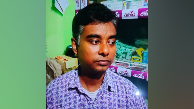 Hindu Businessman Khokon Das Who Escaped By Jumping Into Pond After Mob Set Him Ablaze In Bangladesh Dies 2