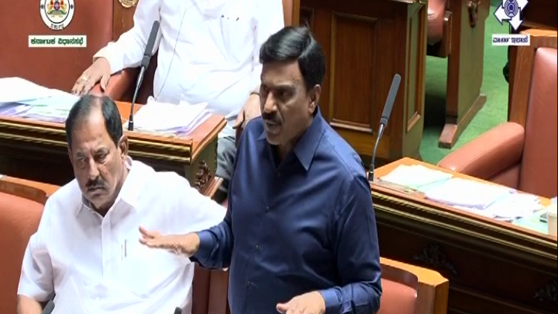 ಬಳ್ಳಾರಿ ನಗರದ ಬೀದಿ ಬೀದಿಯಲ್ಲೂ ಯಂಗ್ಸ್ಟರ್ಸ್ ಗ್ಯಾಂಗ್ಸ್ಟರ್ಸ್ ಆಗಿದ್ದಾರೆ: ಜನಾರ್ದನ ರೆಡ್ಡಿ ಕಳವಳ 1 Janardhana Reddy