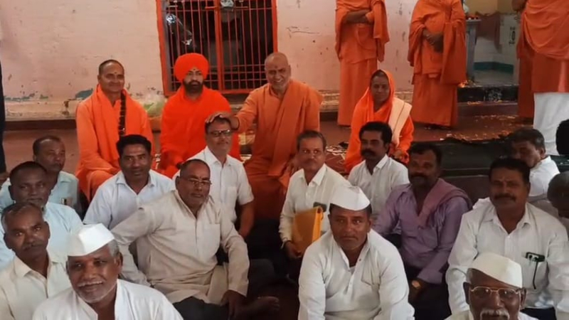 ನಿರ್ಬಂಧ ಹೇರಿದ್ದ ಊರಲ್ಲಿ ಕನ್ನೇರಿ ಶ್ರೀಗಳಿಗೆ ಅದ್ದೂರಿ ಸ್ವಾಗತ 1 Kanneri Shri