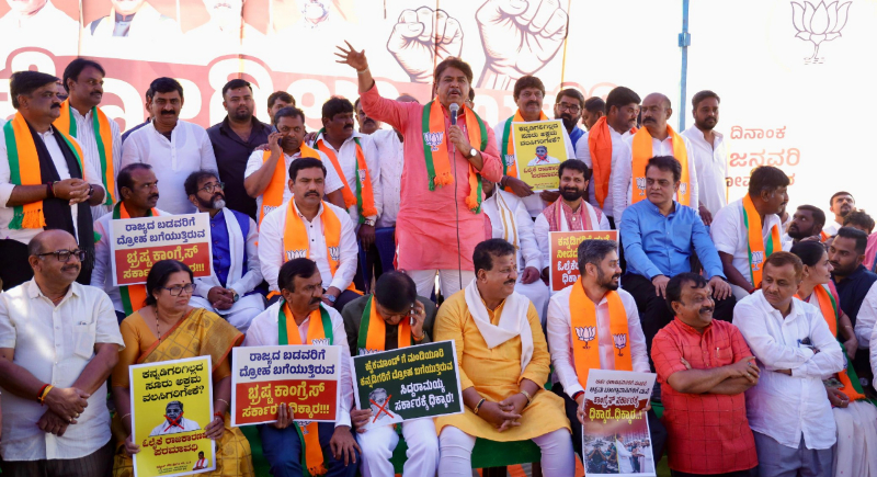 ಕೋಗಿಲು ಉಳಿಸಿ, ಅಕ್ರಮ ವಲಸಿಗರನ್ನು ತೊಲಗಿಸಿ - ಬಿಜೆಪಿಯಿಂದ ಬೃಹತ್ ಪ್ರತಿಭಟನೆ 4 Kogilu Layout BJP Protest 1