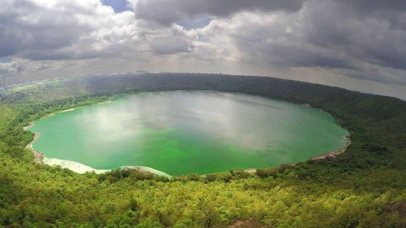 ವಿಶ್ವ ಪ್ರಸಿದ್ಧ ಮಹಾರಾಷ್ಟ್ರದ ಲೋನಾರ್ ಸರೋವರದಲ್ಲಿ ನೀರಿನ ಮಟ್ಟ ದಿಢೀರ್ 20 ಅಡಿ ಏರಿಕೆ 2 Lonar Lake