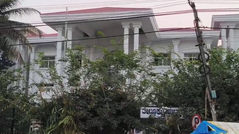 ನಾಗಮಂಗಲ | ಬಗರ್ ಹುಕುಂನಲ್ಲಿ ಕೋಟಿ ಕೋಟಿ ಅವ್ಯವಹಾರ; 11 ಅಧಿಕಾರಿಗಳ ವಿರುದ್ಧ FIR 3 Mandya 2