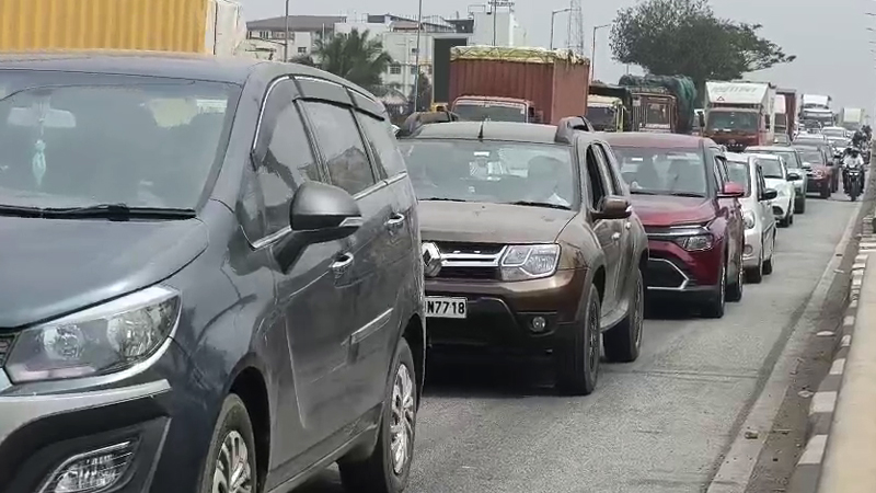 ಸಾಲು ಸಾಲು ರಜೆ - ಊರಿನತ್ತ ಜನರ ದಂಡು; ನೆಲಮಂಗಲ ಹೆದ್ದಾರಿಯಲ್ಲಿ ಟ್ರಾಫಿಕ್ ಜಾಮ್ 3 Nelamangala Traffic Jam