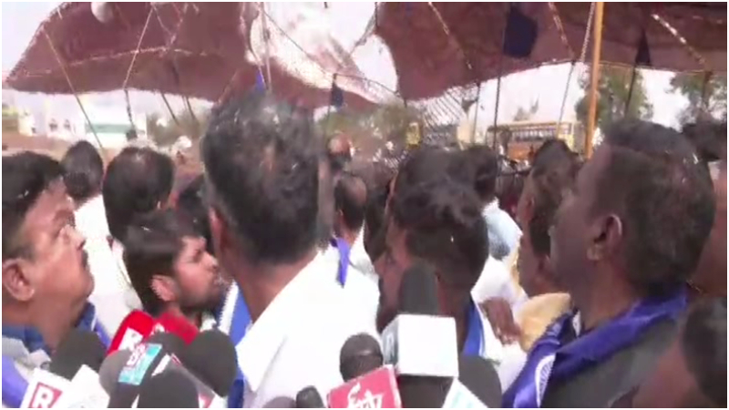 Program Pendal Tent collapsed Satish Jarkiholi escaped Ranebennur Haveri 1