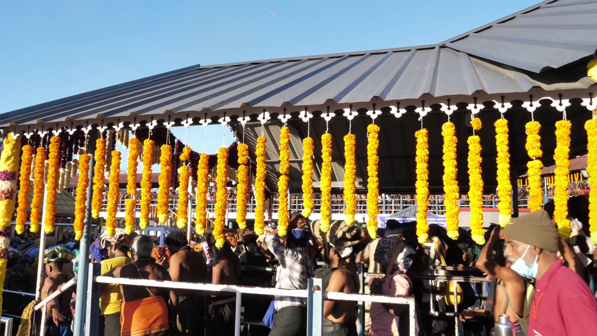 ಶಬರಿಮಲೆಯಲ್ಲಿ ಬೆಳಗಿದ ʻಮಕರ ಜ್ಯೋತಿʼ - ಕಣ್ತುಂಬಿಕೊಂಡ ಅಯ್ಯಪ್ಪನ ಭಕ್ತರು 4 Shabarimala