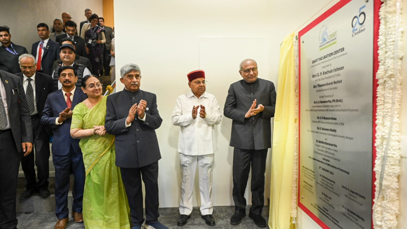 ಸಿಎಂಆರ್ ತಾಂತ್ರಿಕ ಮಹಾವಿದ್ಯಾಲಯದ ಬೆಳ್ಳಿ ಹಬ್ಬ - ನೂತನ ಇನ್ಕ್ಯುಬೇಷನ್ ಸೆಂಟರ್ ಲೋಕಾರ್ಪಣೆಗೊಳಿಸಿದ ಉಪರಾಷ್ಟ್ರಪತಿ 13 Silver Jubilee of CMR Technical College Vice President inaugurates new incubation centre 2