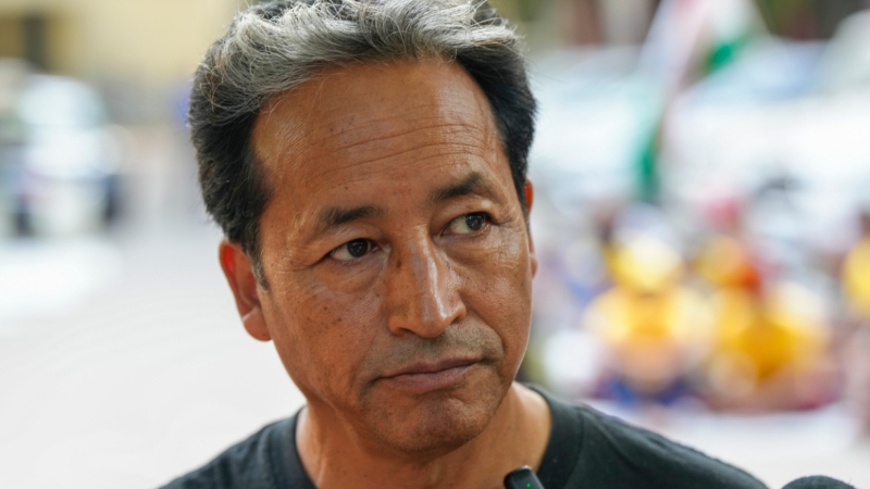 ಹೊಟ್ಟೆ ಸಂಬಂಧಿ ಕಾಯಿಲೆ - ಸೋನಮ್ ವಾಂಗ್ಚುಕ್ ಏಮ್ಸ್ಗೆ ಶಿಫ್ಟ್ 1 Sonam Wangchuk