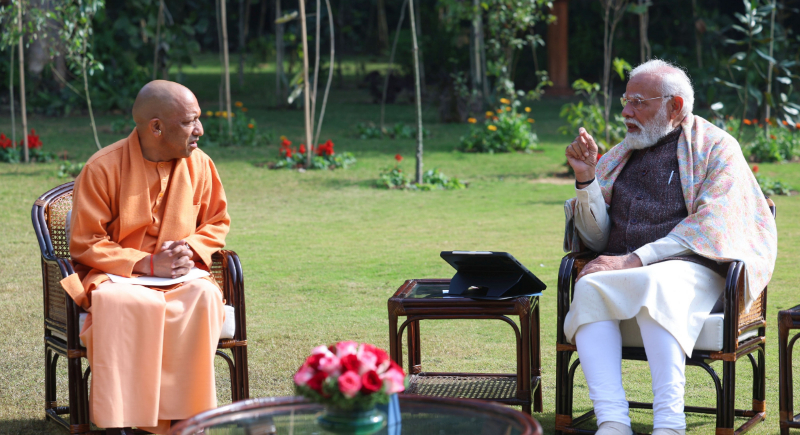 ಪ್ರಧಾನಿ ಮೋದಿ ಭೇಟಿಯಾದ ಯೋಗಿ - ರಾಜ್ಯದ ಅಭಿವೃದ್ಧಿ ಬಗ್ಗೆ ಚರ್ಚೆ 3 Yogi Adithyanath Narendra Modi 1
