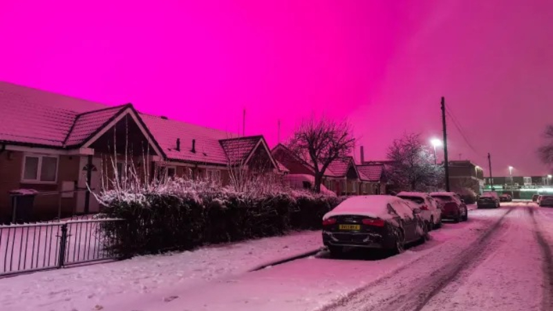 ಗುಲಾಬಿ ಬಣ್ಣಕ್ಕೆ ತಿರುಗಿದ ಬರ್ಮಿಂಗ್ಹ್ಯಾಮ್ ಆಕಾಶ - ಈ ಅಚ್ಚರಿ ಹಿಂದಿನ ಕಾರಣವೇನು? 11 birmingham pink sky 2