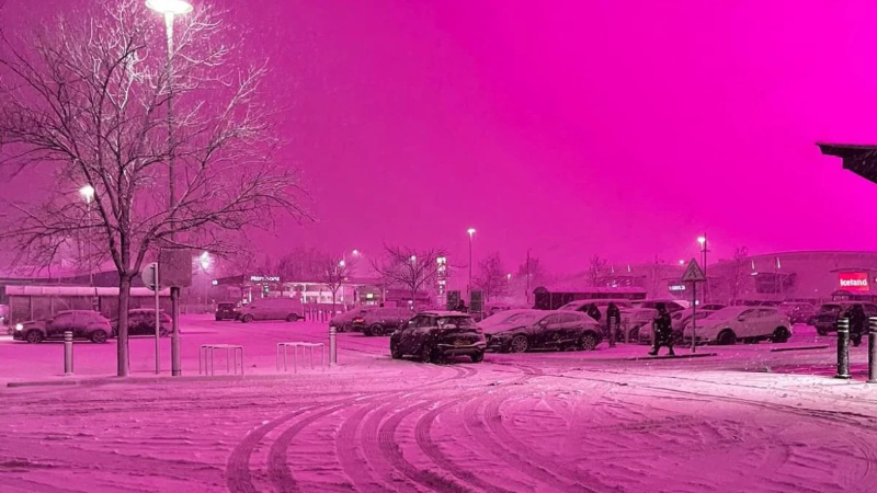 ಗುಲಾಬಿ ಬಣ್ಣಕ್ಕೆ ತಿರುಗಿದ ಬರ್ಮಿಂಗ್ಹ್ಯಾಮ್ ಆಕಾಶ - ಈ ಅಚ್ಚರಿ ಹಿಂದಿನ ಕಾರಣವೇನು? 17 birmingham pink sky 7