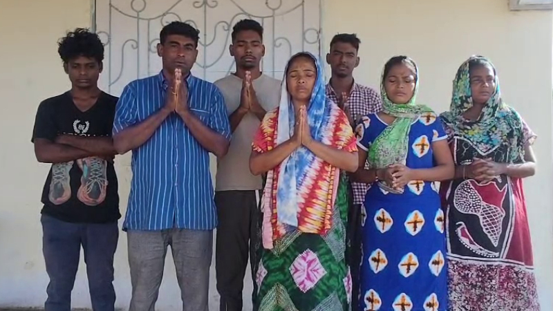 ಅಫ್ರಿಕಾಕ್ಕೆ ಗಿಡಮೂಲಿಕೆ ಮಾರಾಟಕ್ಕೆ ತೆರಳಿದ್ದ ರಾಜ್ಯದ ಹಕ್ಕಿಪಿಕ್ಕಿ ಜನಾಂಗದ 8 ಮಂದಿ ಲಾಕ್ - 1500 ಡಾಲರ್ ಬೇಡಿಕೆ! 1 davanagere chikkamagaluru shivamogga 8 hakki pikki community members detained in africa