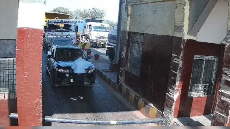 truck rams cars UP toll