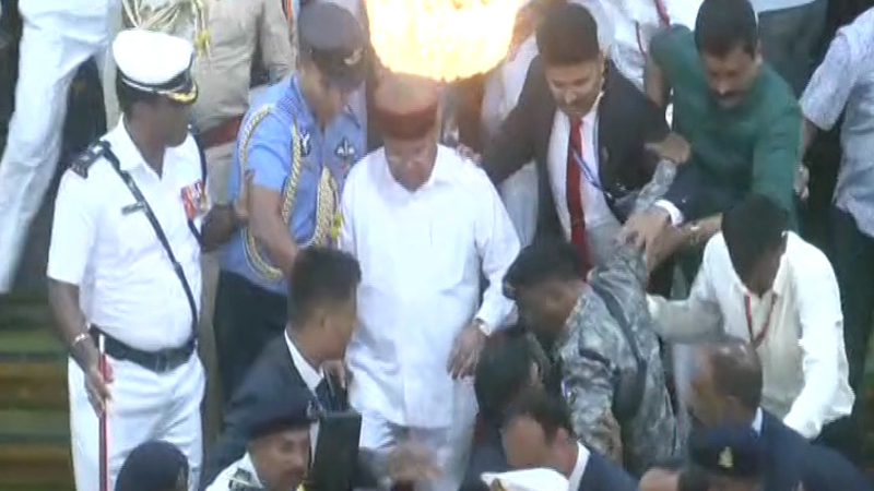 ಸಂವಿಧಾನದ ಉಲ್ಲಂಘನೆಯಾಗಿದೆ, ರಾಜ್ಯಪಾಲರು ಕೇಂದ್ರದ ಕೈಗೊಂಬೆಯಾಗಿ ವರ್ತಿಸುತ್ತಿದ್ದಾರೆ: ಸಿದ್ದರಾಮಯ್ಯ ತೀವ್ರ ಆಕ್ಷೇಪ 3 vidhan Soudha 2