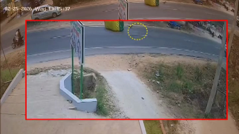 Auto Rickshaw Topples Due To A Monkey In Koratagere Tumakuru